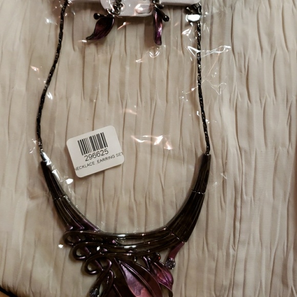 Necklace & earring set - Picture 5 of 6